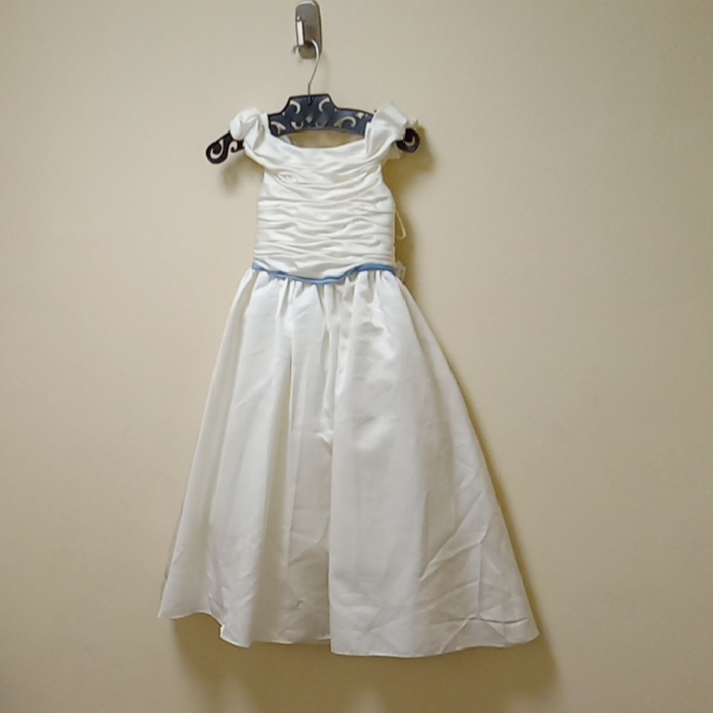 Sweet Beginnings Size 4 Flowergirl Dress